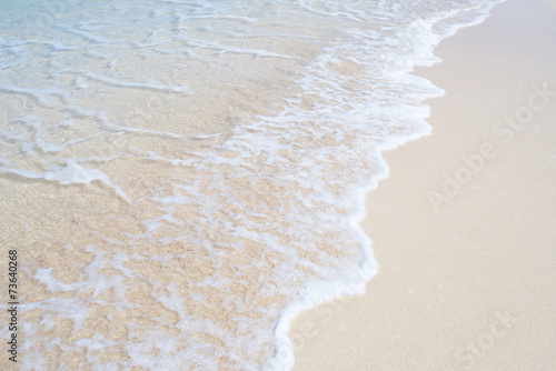 沖縄の海・砂浜の波