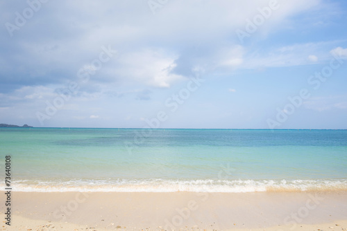 沖縄のビーチ・仲泊海岸 © yuuta