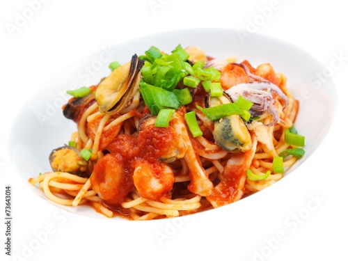 Pasta with shrimps, herbs and mashrooms