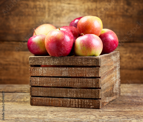 apples in wooden box