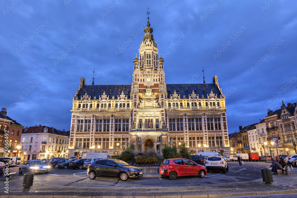 Obraz premium Town hall of Shaerbeek in the evening, Brussels