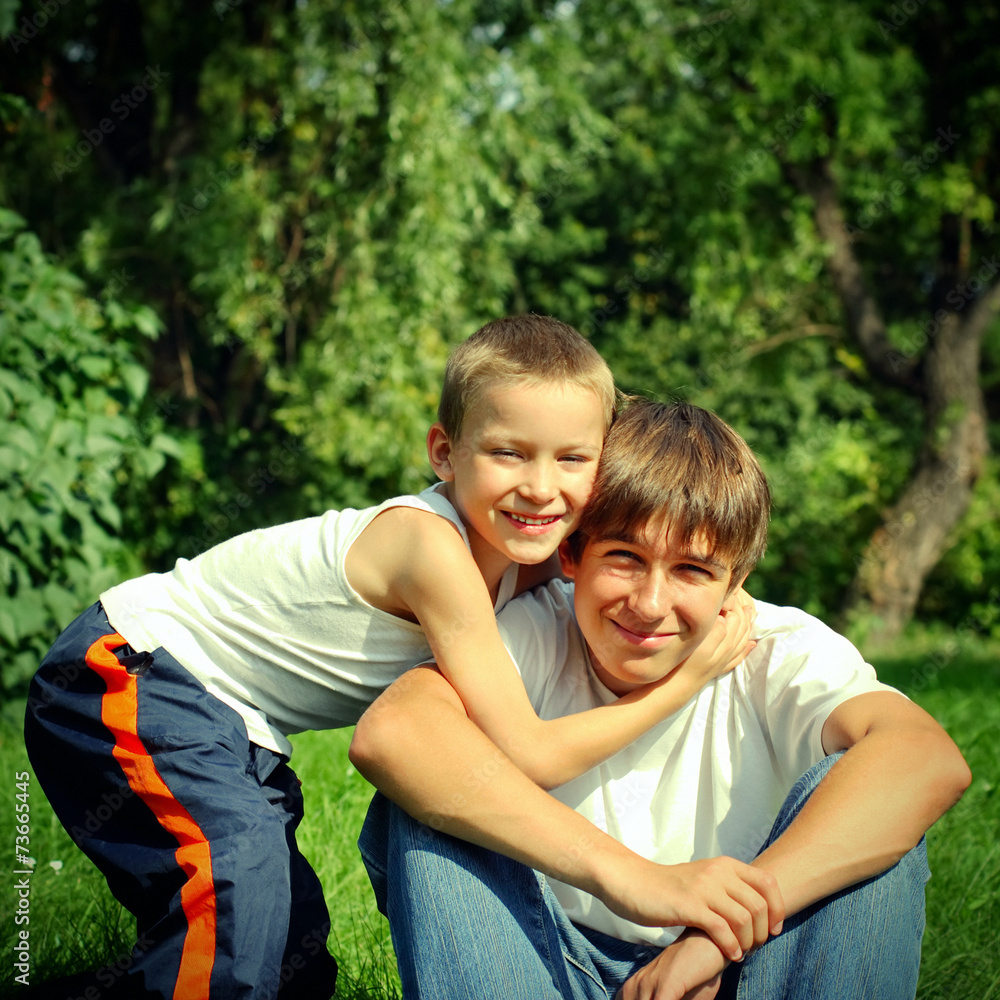 Fototapeta premium Brothers in the Park