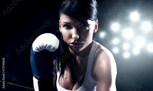 Sexy woman boxing © neonshot