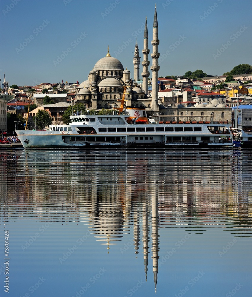 Obraz premium Yeni Camii- New Mosque in Istanbul-Eminonu-Reflections