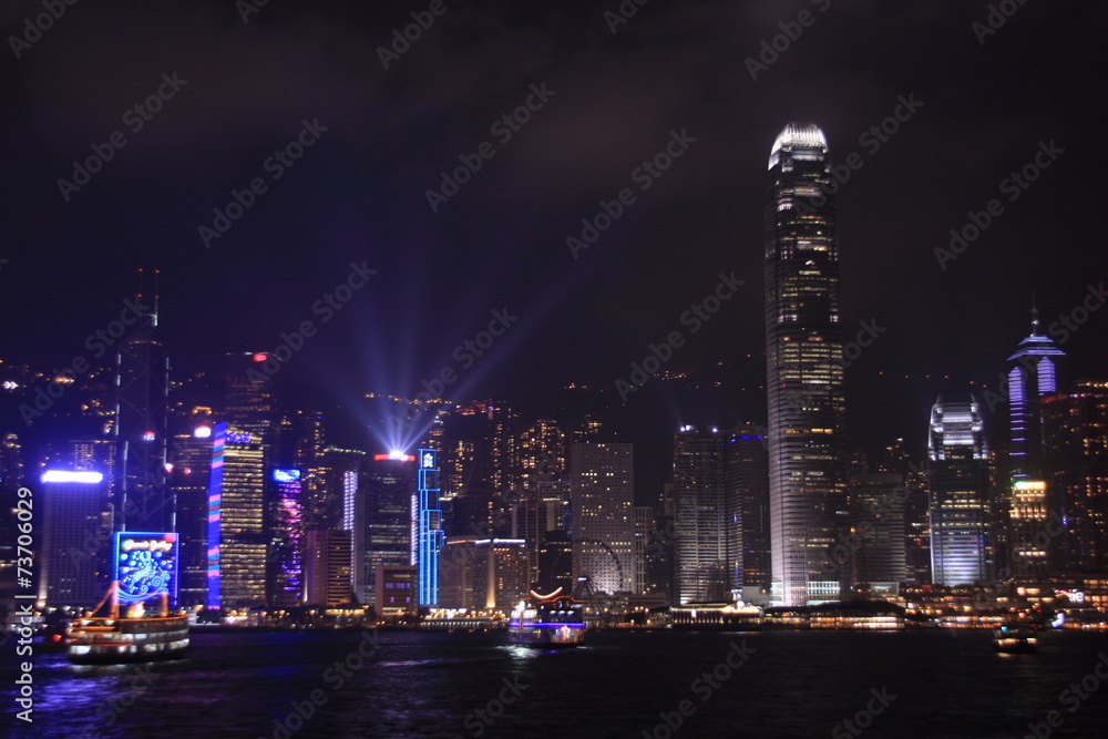 Fototapeta premium il fait nuit à Hong Kong