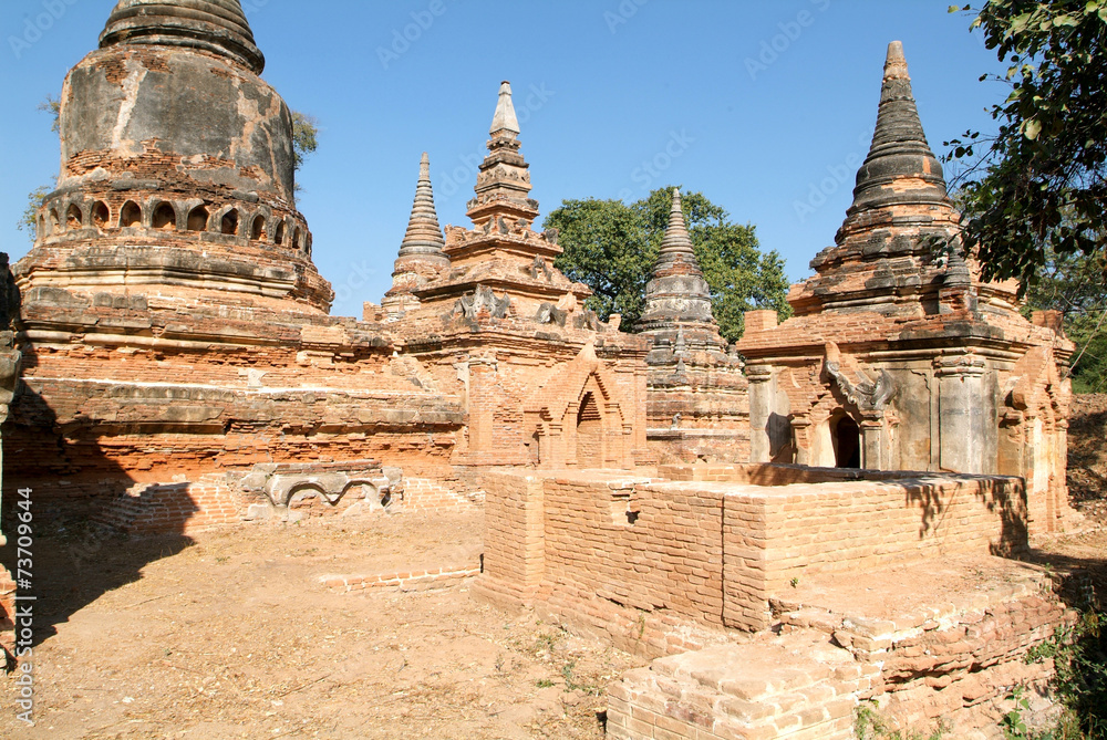 The ruins of the Bagaya Monastery in the ancient city of Innwa ( The ruins of the Bagaya Monastery in the ancient city of Innwa (