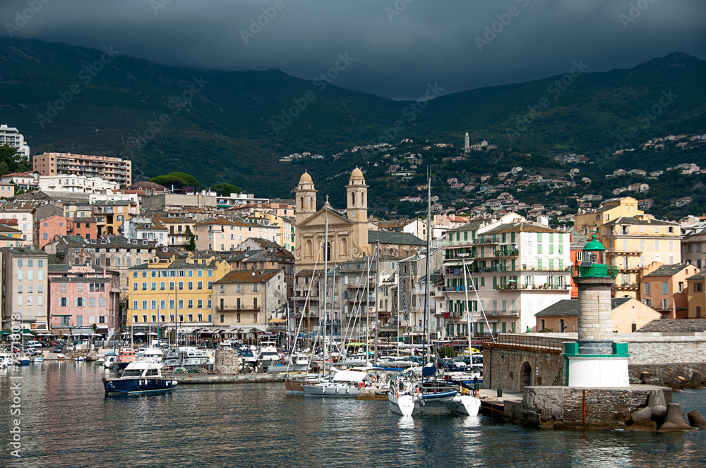 Bastia : le vieux port sous l'orage