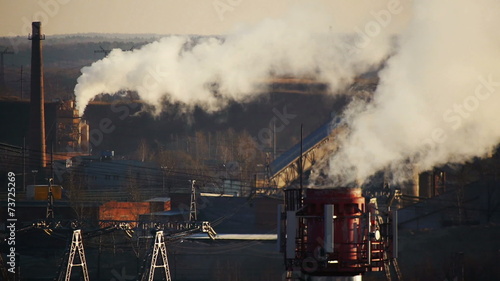 Smoke industrial pipes and vehicular traffic