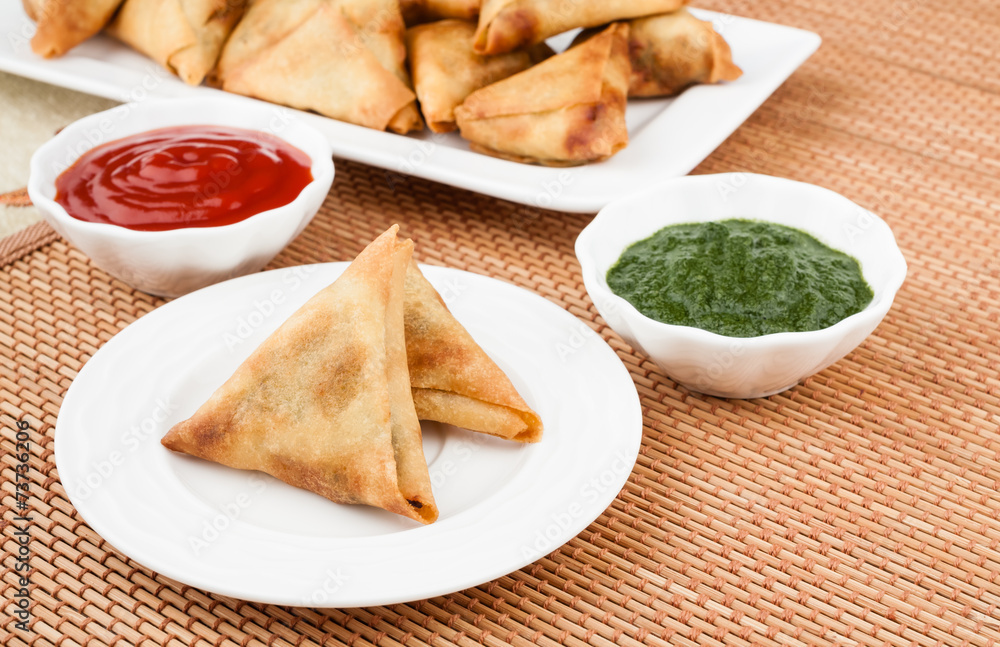 Samosa with Mint Chutney Samosa with Mint Chutney