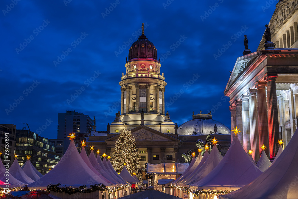 Fototapeta premium Berlin Weihnachtsmarkt am Gendarmenmarkt