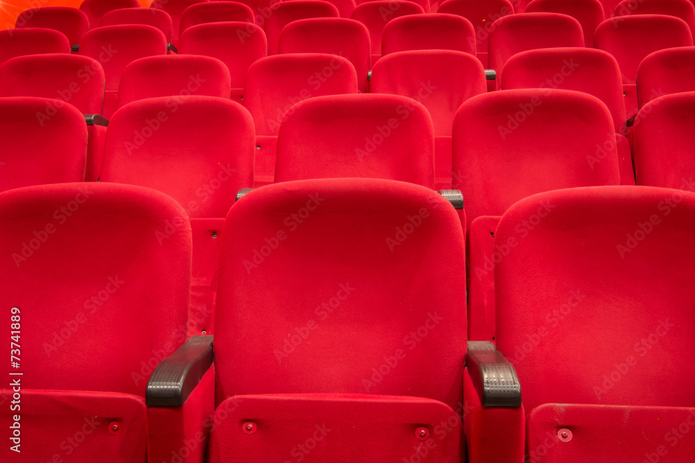 Fototapeta premium empty red cinema or theatre seats