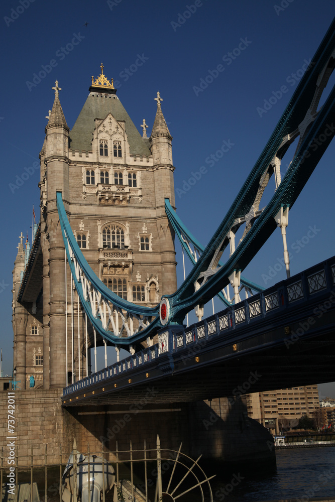 Obraz premium Tower Bridge w Londynie w Wielkiej Brytanii