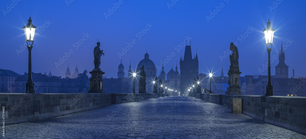Fototapeta premium blue twilight on Karluv bridge in Prague