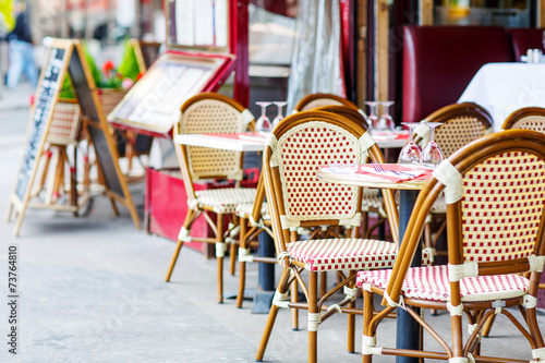 Photography Empty outdoor restaurant table in Paris, France