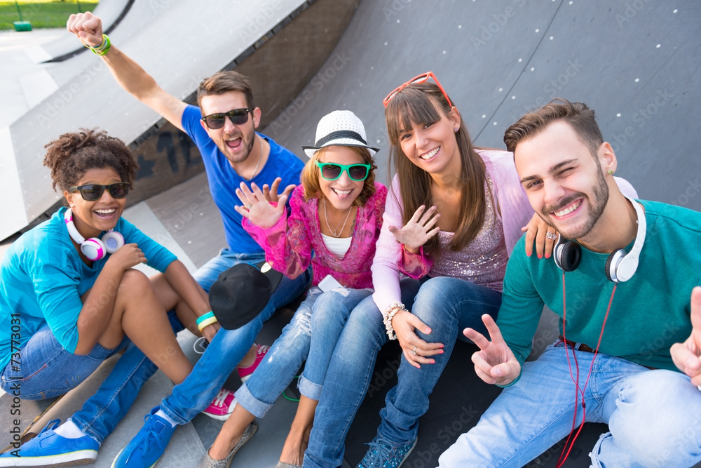 Obraz premium Young people having fun at the skatepark