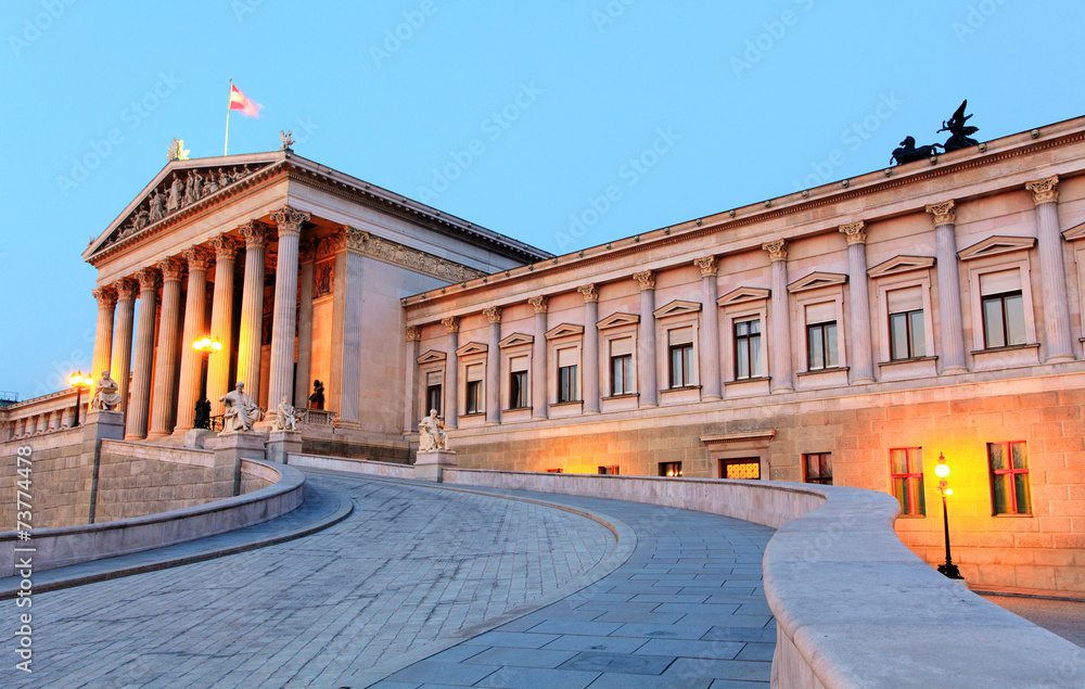 Fototapeta premium Austrian Parliament in Vienna at sunrise, Austria