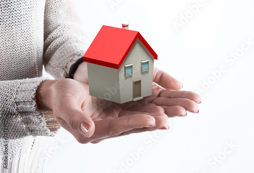 Mani con casa