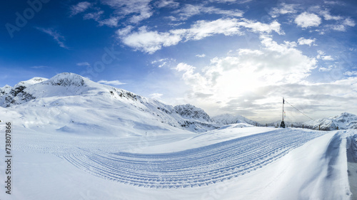 Foto Paesaggio invernale su piste da sci