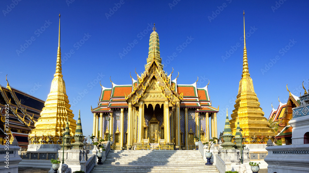 Fototapeta premium Wat Phra Kaeo, Świątynia Szmaragdowego Buddy w Bangkoku, Azja Thaila