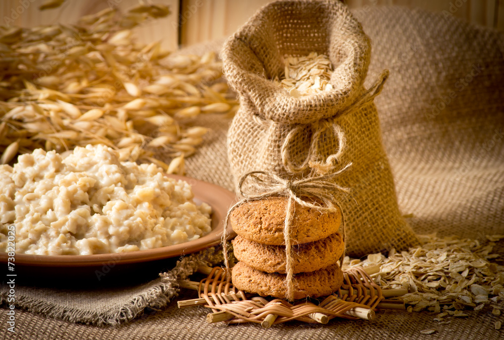 Oatmeal, oat flakes, cookies and spikelets