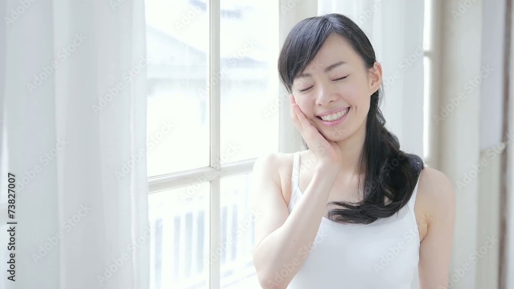 スキンケア・若い女性 スキンケア・若い女性