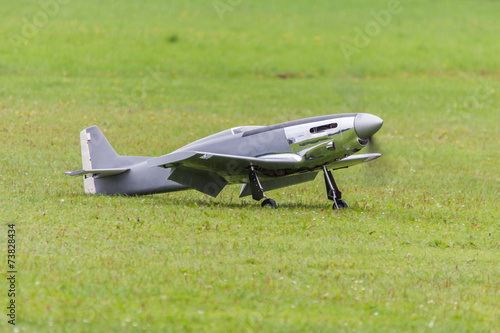 Flugzeug - Modellflugzeug - Tiefdecker Kunstflug