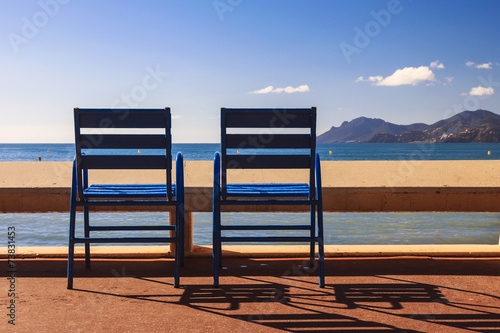 Les chaises bleues sur la Croisette du Festival du Film    Cannes