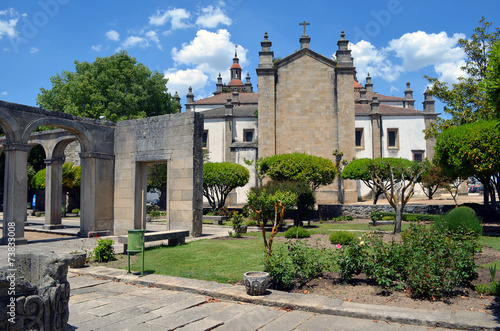 Park Episcobal vor der Kathedrale von Miranda do Douro photo