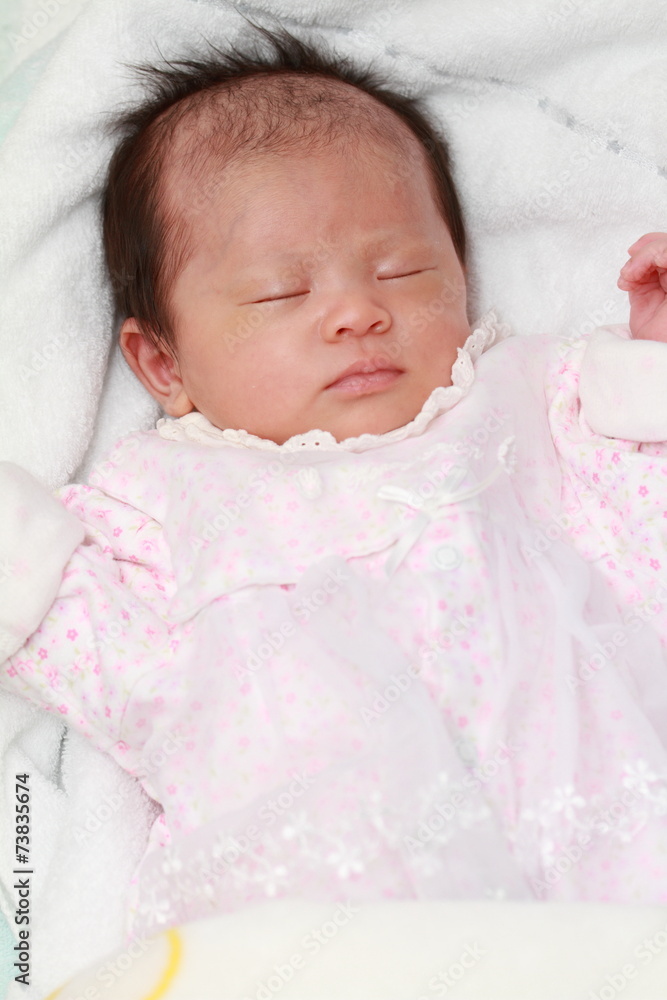 生後1ヶ月の赤ちゃんの寝顔 Stock Photo Adobe Stock