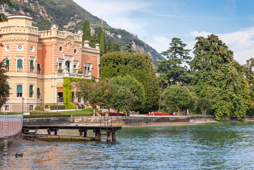 Expensive villa on Lake Garda