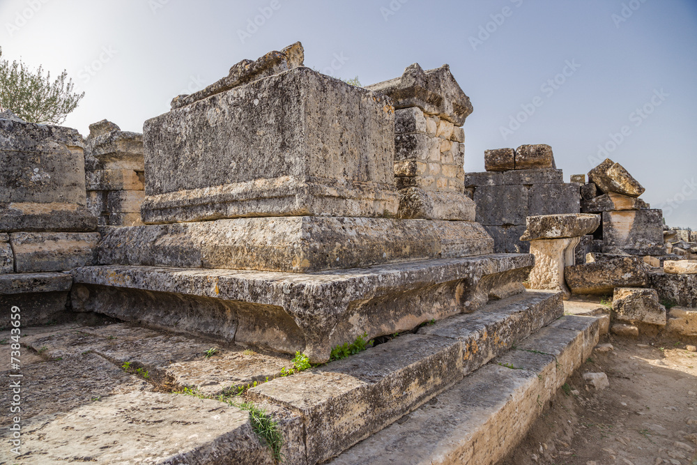 Hierapolis (Pamukkale). Burial in the ancient necropolis