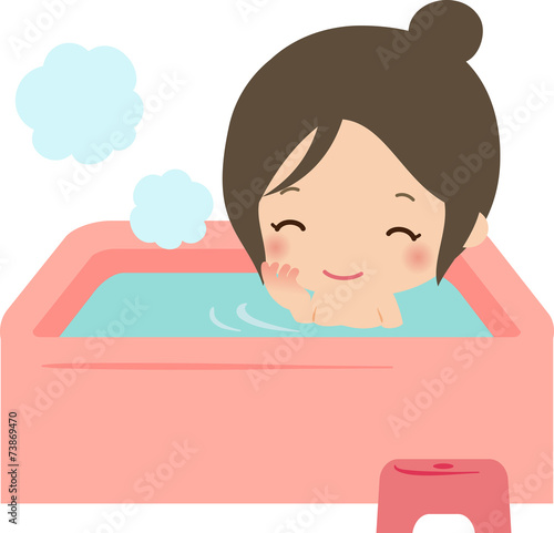 湯船でリラックスする女性