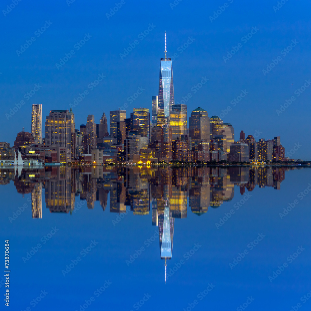 Obraz premium Manhattan Skyline from Jersey at twilight