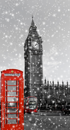 London Big Ben und Telefonzelle mit Schneeflocken