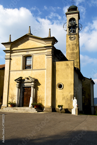 the comabbio    old   church  closed photo