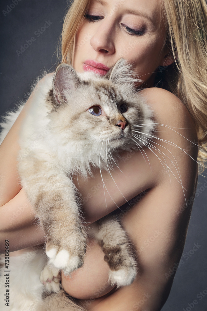 Femme Nue Avec Chat Stock Photo Adobe Stock Femme Nue Avec Chat Stock Photo Adobe Stock