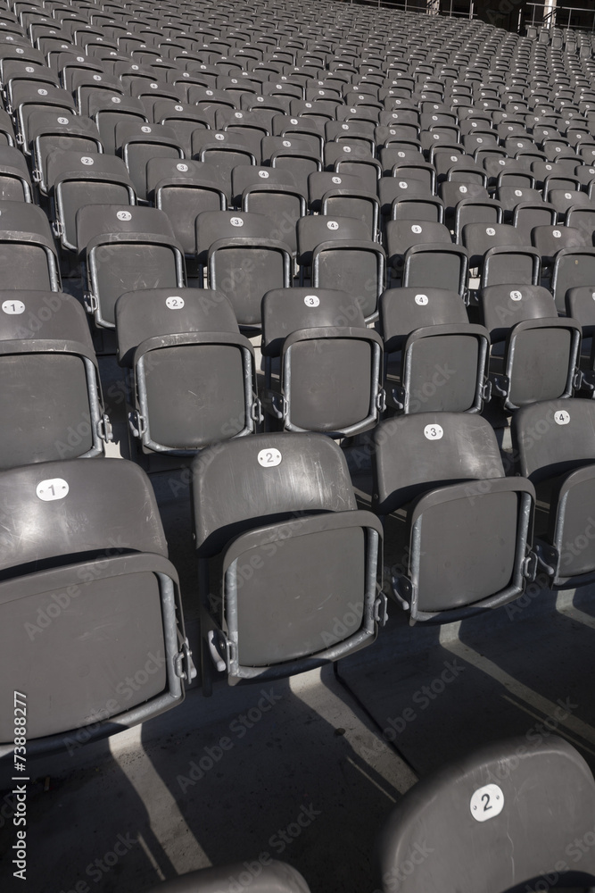 Fototapeta premium Gang mit Sitzen