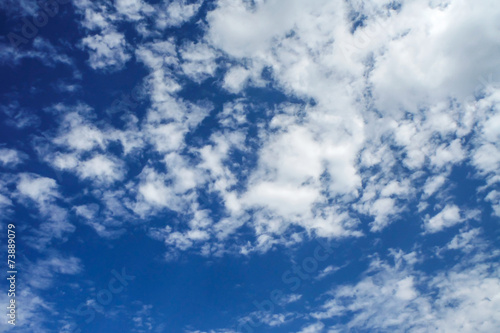 Sky and cloud © PONGSAKON