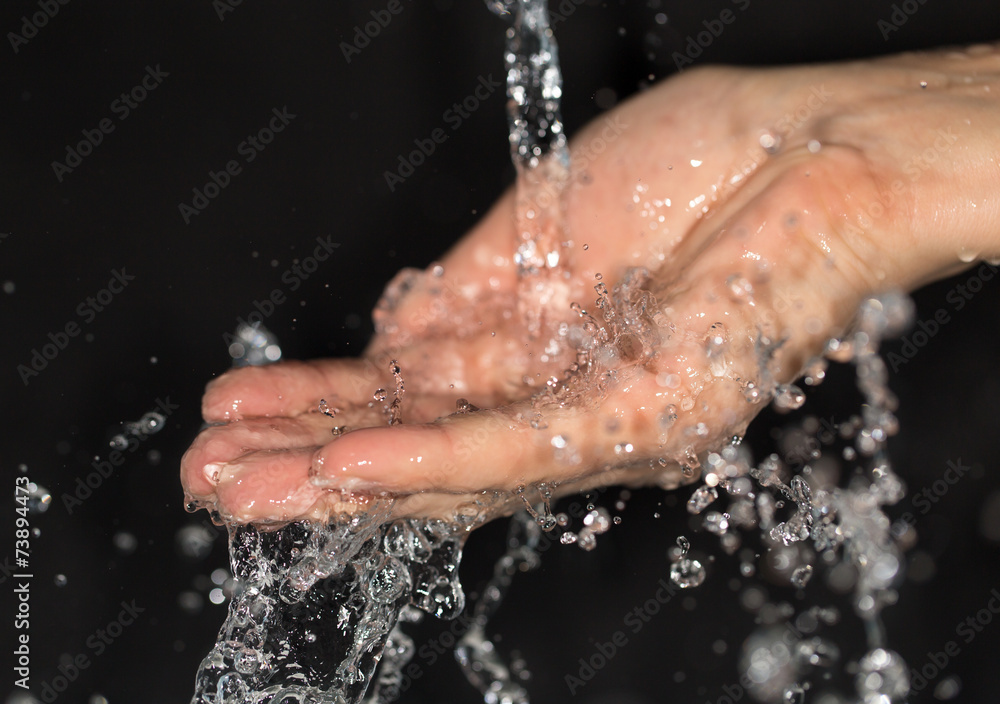 Fototapeta premium hand in water on a black background