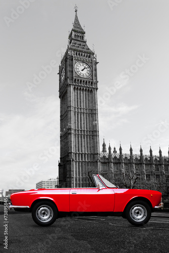 Rotes Capriolet vor Big Ben - London