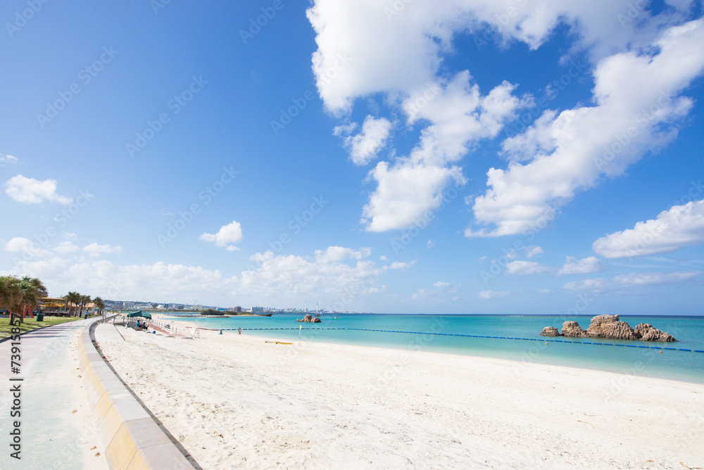 Fototapeta premium Plaża Okinawa, plaża Alaha, wymarzone okno