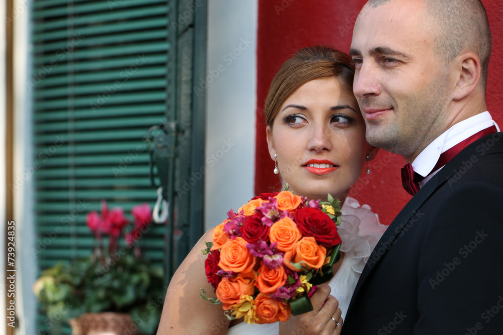 Lovely bride and groom in the city sunny day flower bouquet Lovely bride and groom in the city sunny day flower bouquet