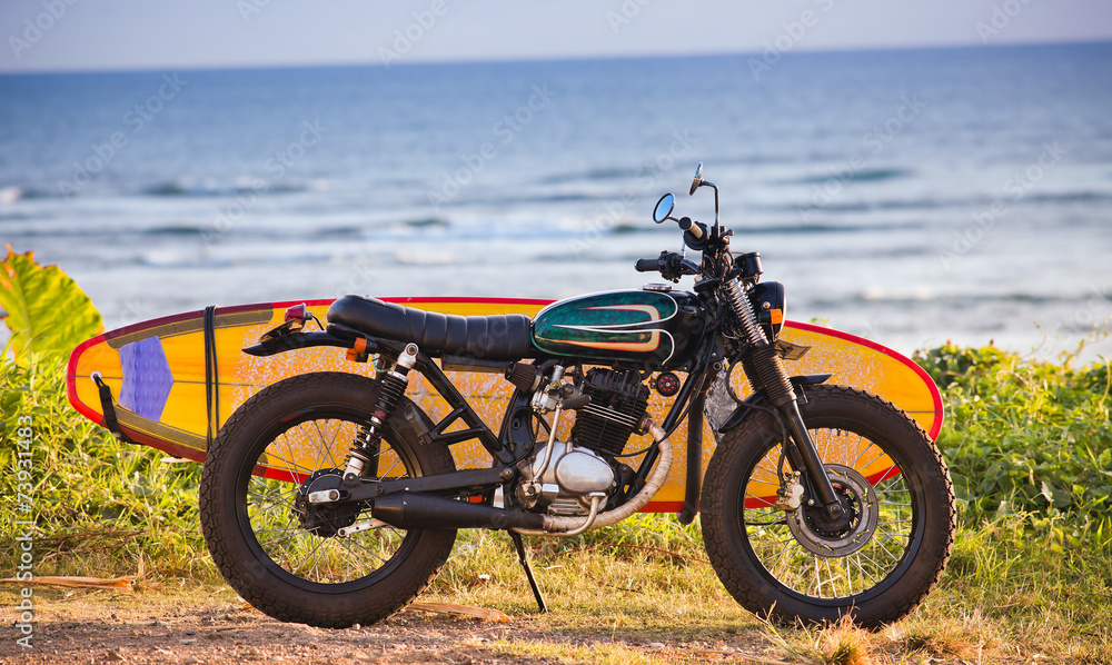 Fototapeta premium Motorcycle with surfboard at outdoors
