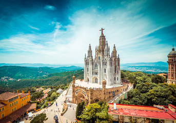 Wandcirkels Barcelona Tibidabo kerk op de berg  © tan4ikk