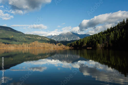 Fototapeta Naklejka Na Ścianę i Meble -  mountain reflection in lake canada