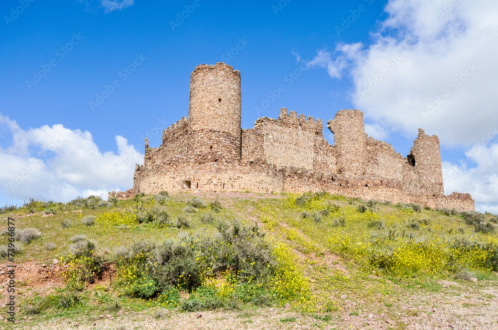 Ruinas del castillo de Almonacid de Toledo (España)
