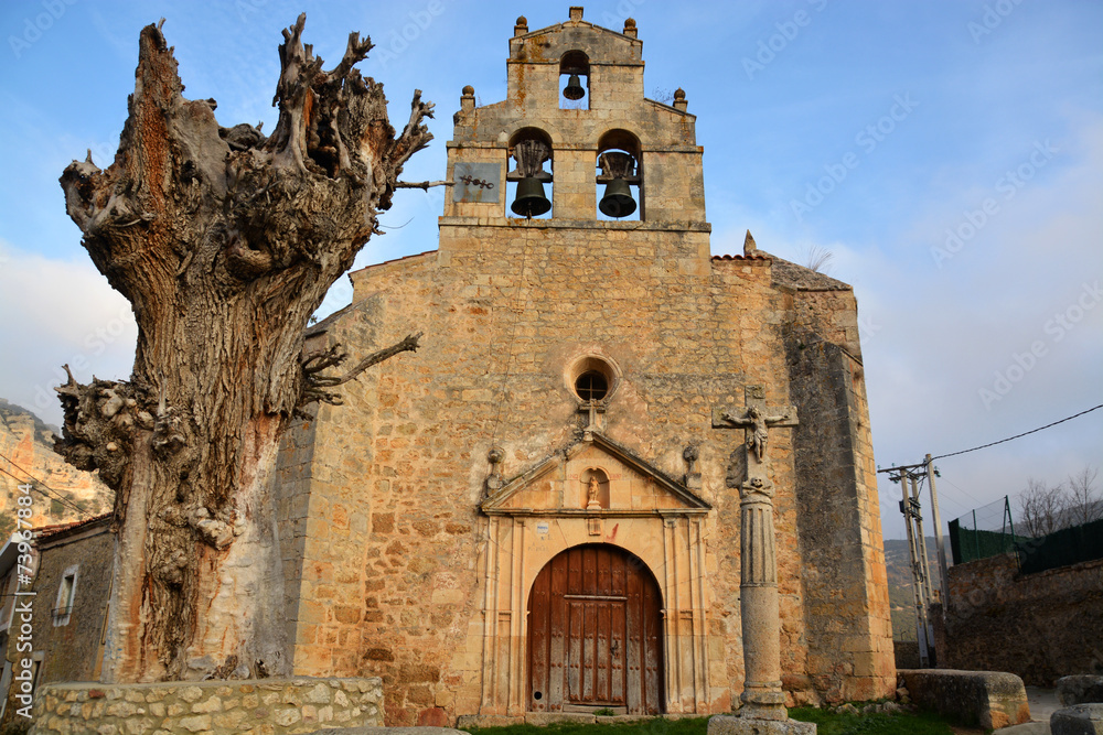 iglesia romanica en pesquera de ebro