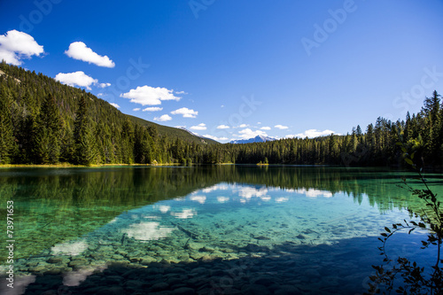 Fototapeta Naklejka Na Ścianę i Meble -  Fifth Lake, Valley of the 5 Lakes, Jasper National Park
