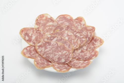 Salchichón cortado en rodajas