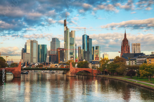 Obraz na płótnie Frankfurt cityscape at sunrise w salonie